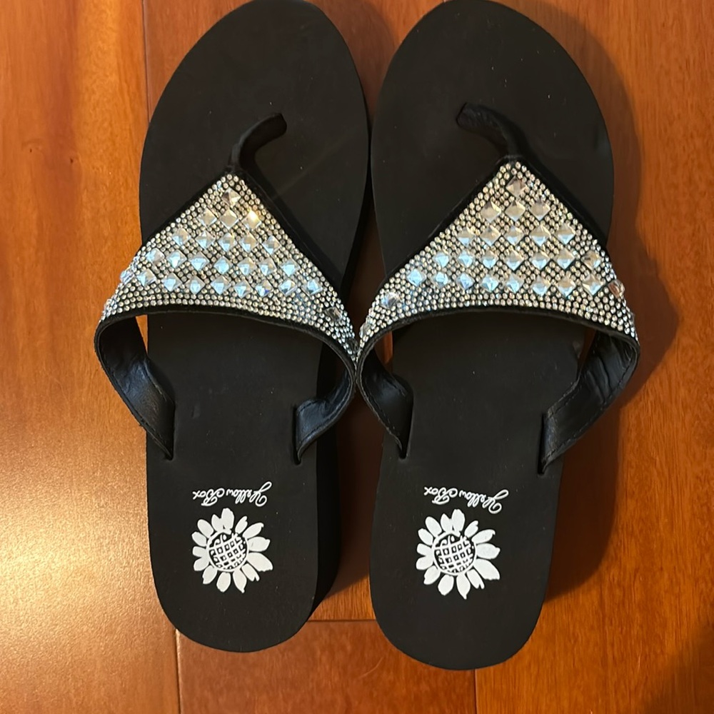 Size 7 glitter sandals